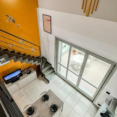 Loft Di Design Con Garage E Area Fitness