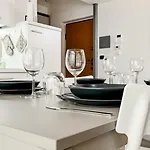 Modern Loft - Parcheggio, Palestra, Comfort Apartman